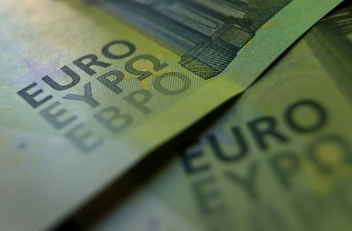 Die Deutschen wollen ihr Bargeld nicht hergeben. Foto: dpa/Karl-Josef Hildenbrand