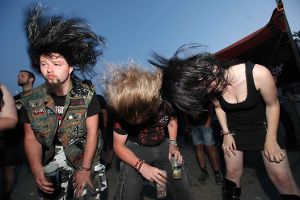 Zehntausende Metal-Fans ließen am Wochenende beim Bang Your Head Festival in Balingen die Haare fliegen. Zur Bildergalerie Foto: Maier