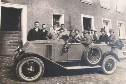 Mit diesem Auto fuhr Raimund Faller in seinem Heimatort Unadingen vor. 1944 wurde er in Berlin hingerichtet, weil er Feindsender gehört hatte.   Foto: privat Foto: Schwarzwälder Bote
