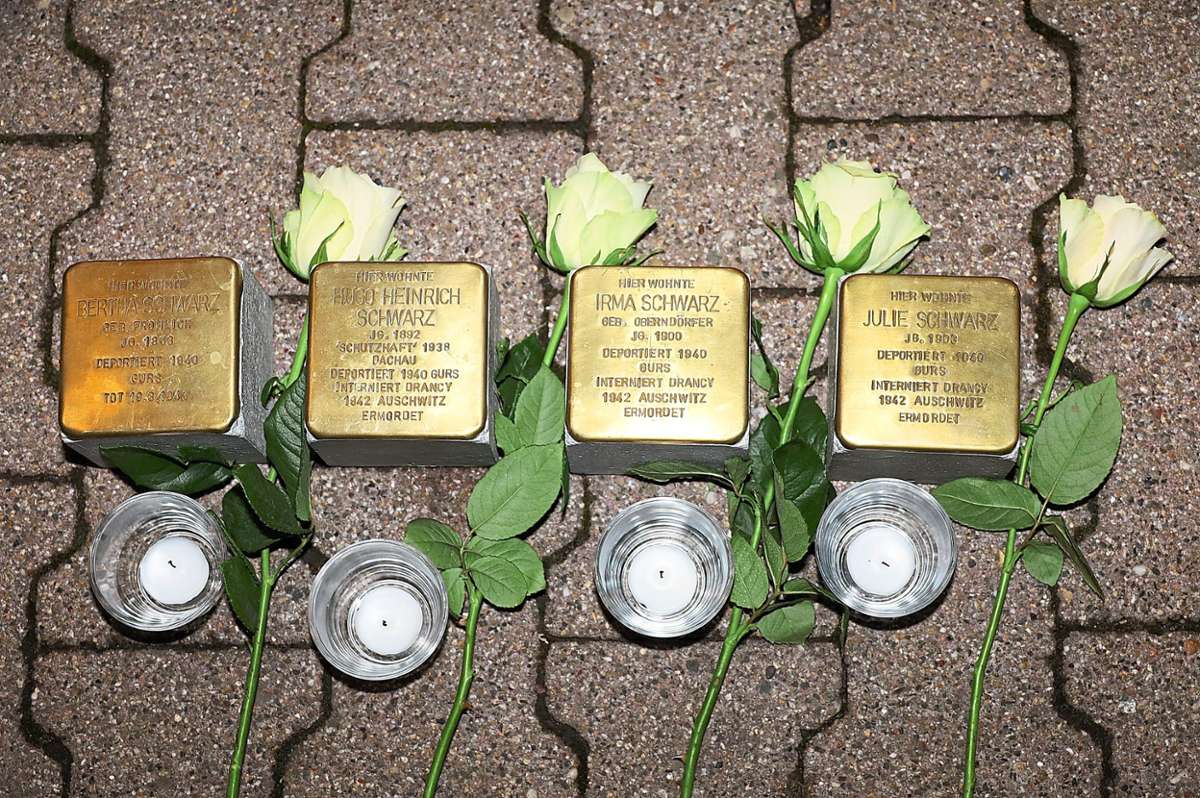 Am 21. Oktober werden vom Aktionskünstler Gunter Demnig unter anderem diese vier Stolpersteine der jüdischen Familie Schwarz vor dem Haus Gerberstraße 33 in Villingen verlegt. Foto: Heinig