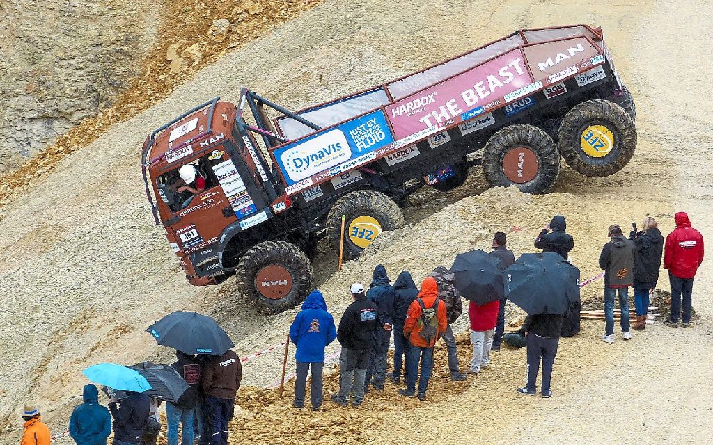 Der Steinbruch stellt die Teilnehmer und ihre Fahrzeuge auf eine harte Probe.