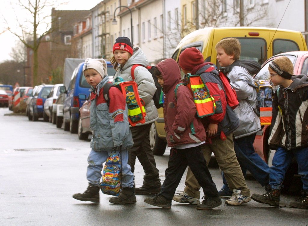 Sicheres Verhalten im Straßenverkehr kommt nicht von ungefähr – in einer neuen Jugendverkehrsschule sollen Kinder die wichtigen Regeln lernen.  Foto: Schwarzwälder-Bote