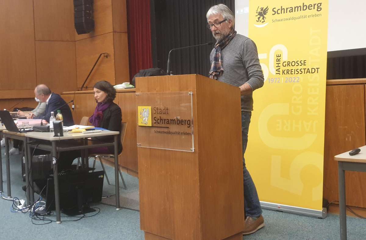 Volker Liebermann sprach für den immer noch erkrankten ÖDP-Fraktionsvorsitzenden Bernd Richter und sprach auch Genesungswünsche aus. Foto: Riesterer