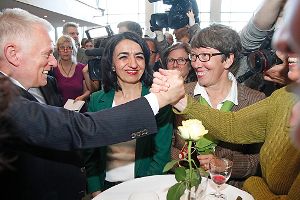 Die Stuttgarter Grünen im Glück: Zufriedene Gesichter am Abend der Kommunalwahl im Rathaus. Foto: 7aktuell.de | Daniel Jüptner