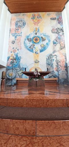 Der Altar der katholischen Kirche bleibt  verwaist. Foto: Klossek Foto: Schwarzwälder Bote