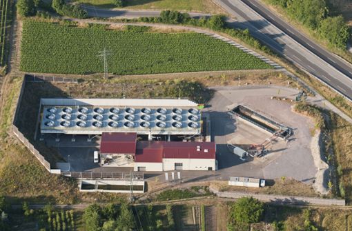 Die Geothermieanlage in Insheim wirkt unscheinbar – der Wein, der oberhalb davon wächst, wird vom Unternehmen aufgekauft. Foto: Klaus Venus