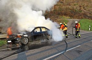Die Steinacher Feuerwehr hat ein brennendes Auto gelöscht. Foto: /Feuerwehr Steinach