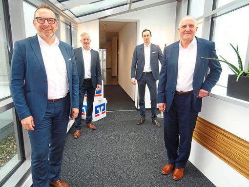 Karlheinz Walz (von links), Tobias Mohn, Maximilian Lindner und Gerd Haselbach präsentierten die Bilanz der Raiba.Foto: Verstl Foto: Schwarzwälder Bote