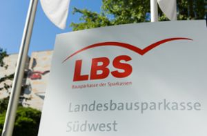 Die LBS schließt sich mit der bayerischen Landesbausparkasse zusammen. (Archivbild) Foto: dpa/Silas Stein