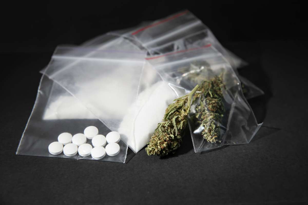 Die Polizei hat eine größere Menge Drogen sichergestellt. Symbolfoto. Foto: © New Africa – stock.adobe.com