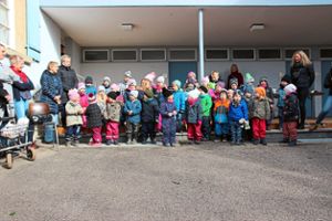 Der Kindergarten Max und Moritz sang und tanzte nicht nur beim Märktle in Göttelfingen, sondern lud auch zum Mitmachen ein. Foto: Feinler Foto: Schwarzwälder Bote