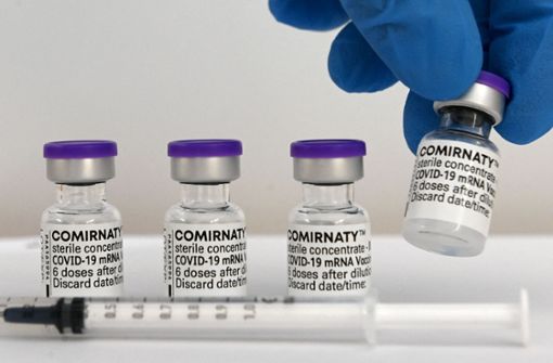Der Corona-Impfstoff, mit dem Milliarden verdient werden: das Präparat  Comirnaty des Mainzer Pharmaunternehmens Biontech. Foto: AFP/CHRISTOF STACHE