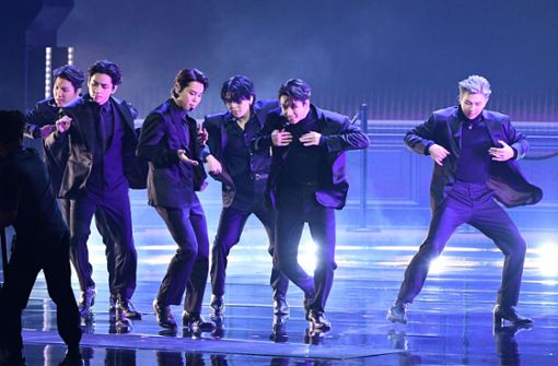 Die Band BTS trat bei der Verleihung der Grammys im April 2022 auf. (Archivbild) Foto: AFP/VALERIE MACON