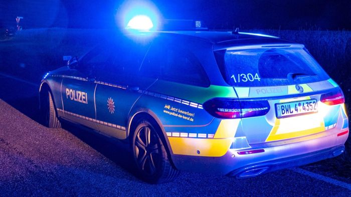 Betrunkene Autofahrerin gibt Polizei Lichthupe