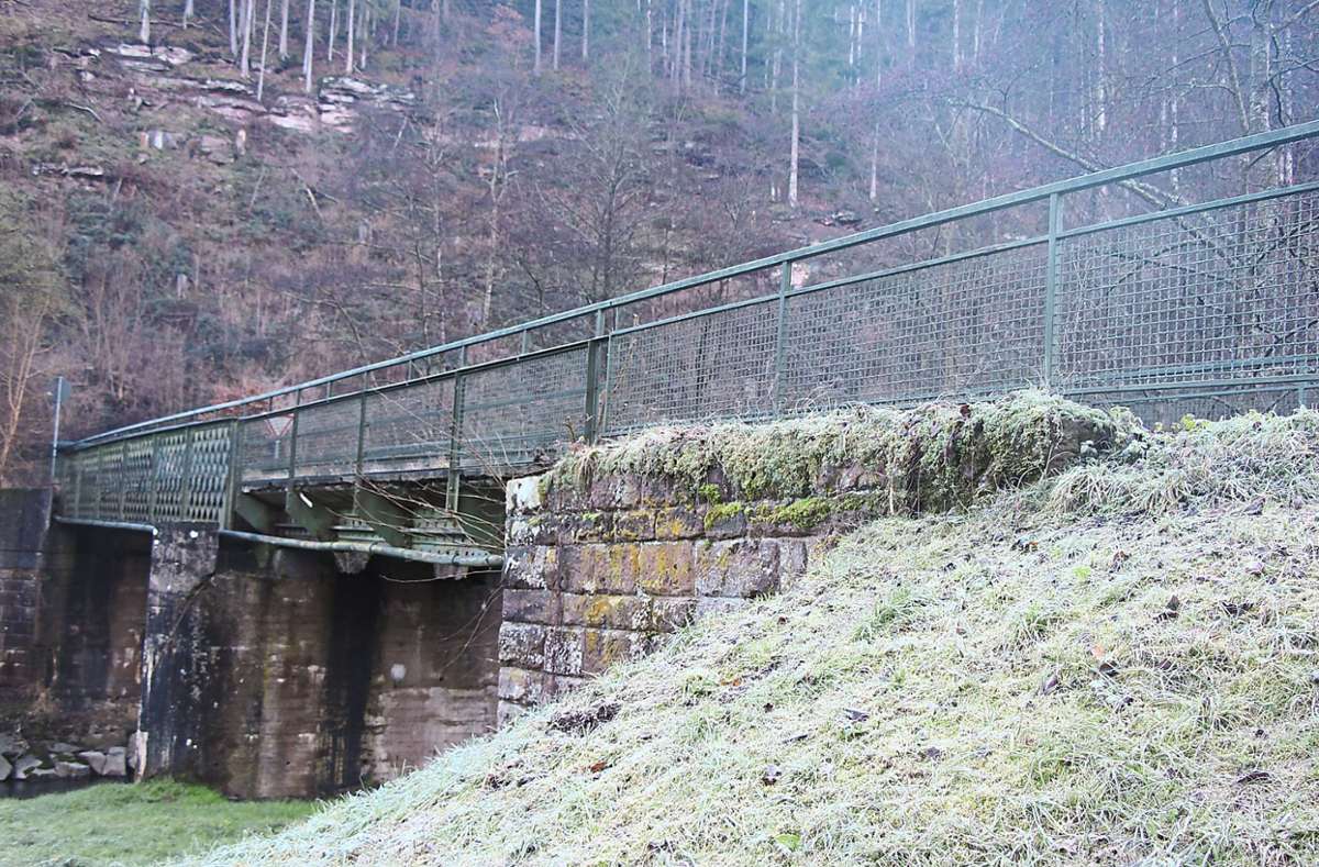 Marode und dringend sanierungsbedürftig: die Brücke im Kohlerstal. Foto: Buck