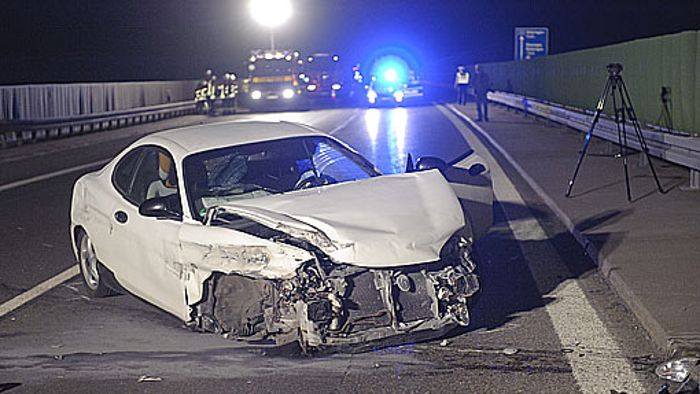 Autofahrer stürzt von Autobahnbrücke in den Tod