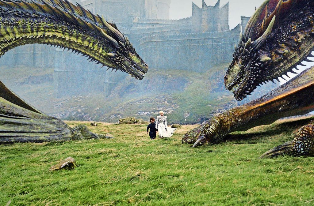 Tyrion Lannister (Peter Dinklage), Daenerys Targaryen (Emilia Clarke) und die Drachen:  Früher musste man sich in „Game of Thrones“ angesichts ruppiger Wendungen um solche alten Bekannten mehr Sorgen machen