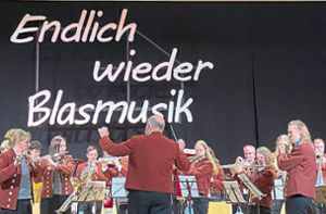 Mit seinem Konzertabend war der Musikverein Unterjettingen nach zweieinhalbjähriger Pause auf die Bühne zurückgekehrt. Foto: Priestersbach