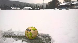 Auf vielen Plätzen  lag zu viel Schnee – die Spiele konnten daher nicht angepfiffen werden. Foto: Schwarzwälder-Bote