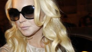Lindsay Lohan trägt wieder Handschellen