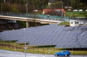 Der Solarpark „Lustnauer Ohr“ in Tübingen. Foto: dpa/Christoph Schmidt