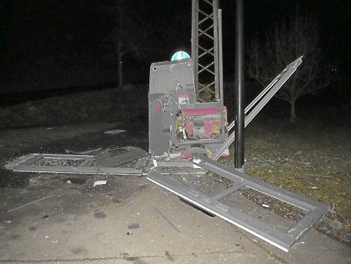 So sah die Telefonzelle nach der Explosion aus. Foto: Polizei