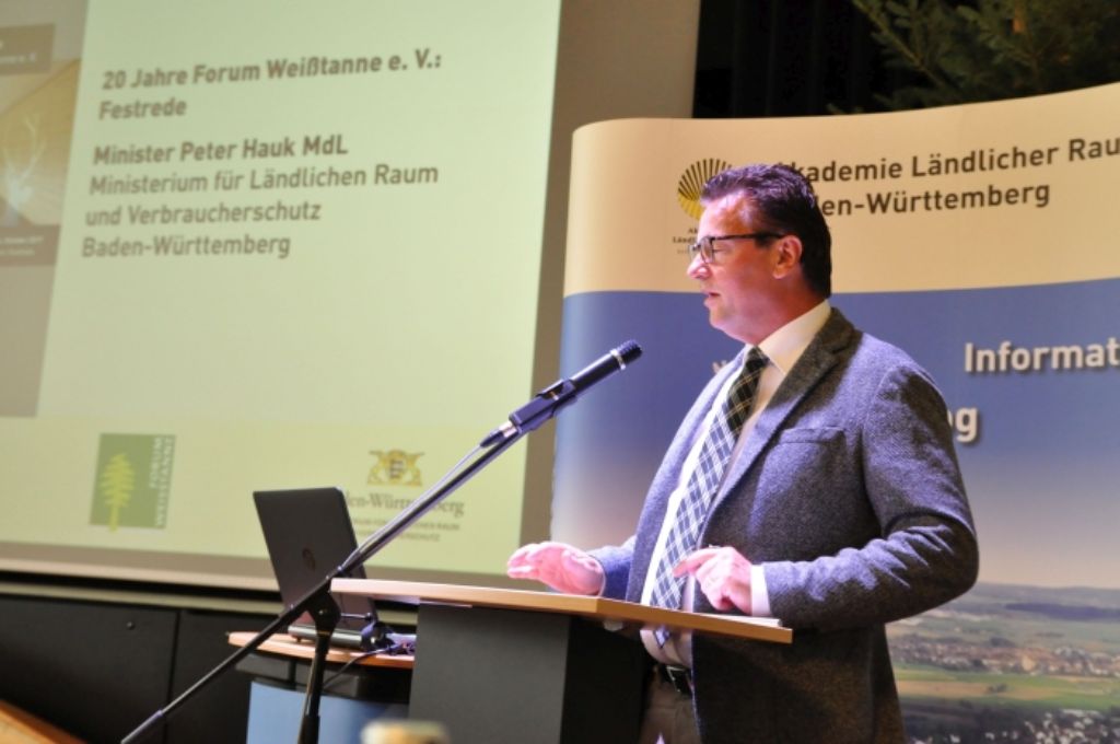 Peter Hauk, Minister für den Ländlichen Raum und Verbraucherschutz Baden-Württembergs, beglückwünschte das »Forum Weißtanne« zum 20-jährigen Bestehen.