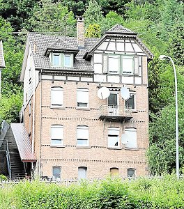 In diesem Haus in der Oberndorfer Straße in Schramberg wohnten Rüfet Carboga und Cristina Holic.  Foto: Wegner
