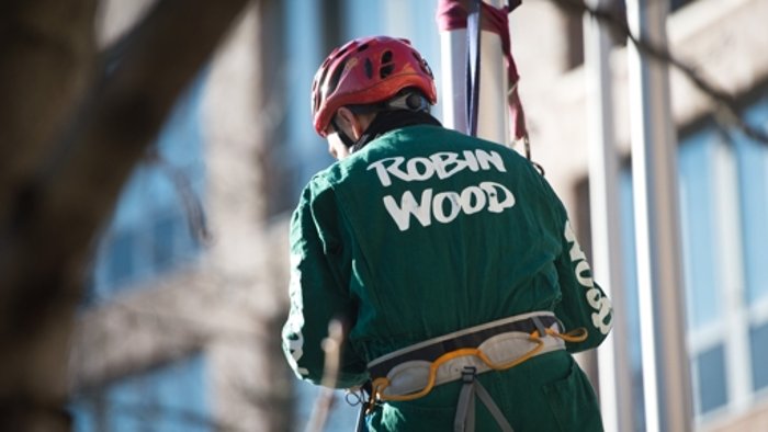Robin Wood protestiert vor Stuttgarter Umweltministerium