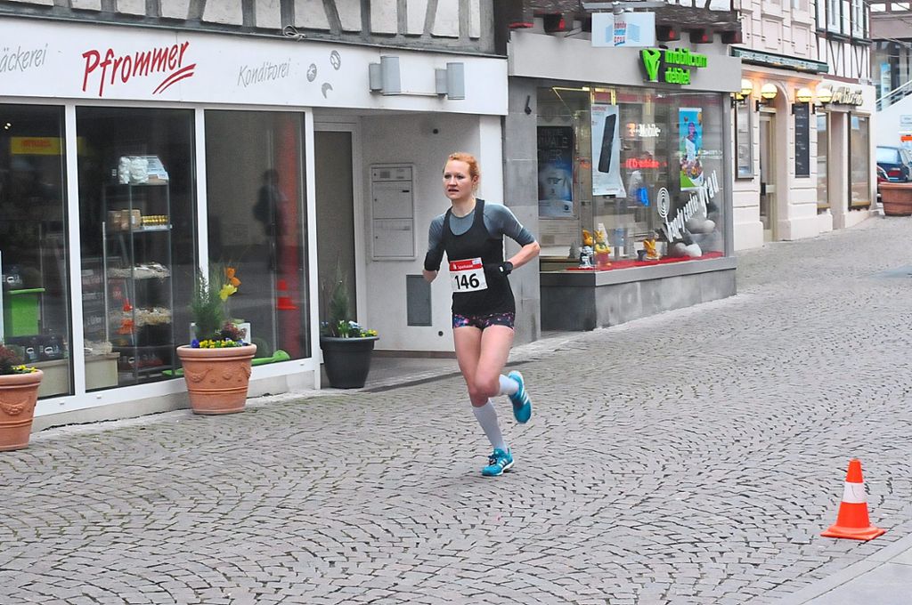 Nora Kusterer vom SV Oberkollbach beim Teilstück  durch die Calwer Altstadt. Fotos: Krehl
