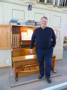 Bernhard Müller will seiner Orgel mit einer kühnen Wette zu neuem Ton verhelfen.  Fotos: Jänsch Foto: Schwarzwälder Bote
