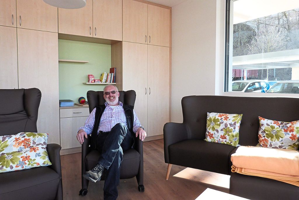 Klaus Schmid, Geschäftsführer der Diakoniestation, freut sich über die hellen und modernen Räume in der Tagespflege. Foto: Schwarzwälder Bote