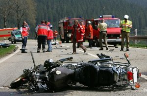 Auf der A5 bei Freiburg verunglückt ein Motorradfahrer tödlich. Foto: dpa/Symbolbild
