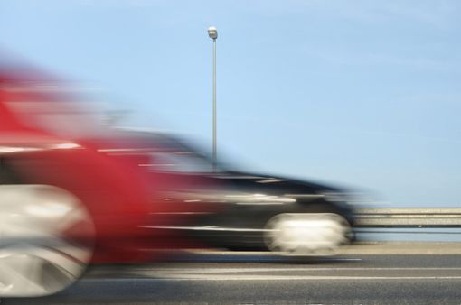 Ein Autofahrer hatte es auf der A  81 allzu  zu eilig. (Symbolfoto) Foto: Adobe.Stock_Gradt