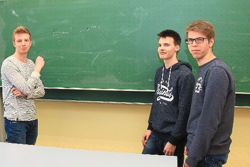 Jonas Broghammer, Simon Spirito und Finn Meyer-Clasen (von links) nahmen an der Universität Freiburg an einer International Masterclass teil.  Foto: Zinzendorfschulen Foto: Schwarzwälder-Bote