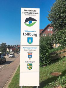 Naturverbunden und international präsentiert sich Loßburg schon am Ortseingang. Foto: Schwarzwälder Bote