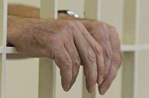 Was tun mit entlassenen Sextätern, wenn sie nicht mehr hinter Gittern sind? Foto: dpa