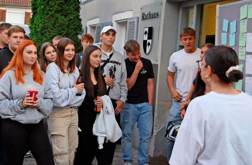 Die Jugendlichen diskutierten in Wessingen zu Themen wie Menschenrechte und Freizeitmöglichkeiten. Foto: Wolff