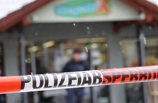 Ein 47-Jähriger wird verdächtigt, am Samstag in Markdorf  seine 44-jährige Ehefrau erschossen zu haben. Foto: dpa/David Pichler
