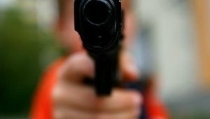 Schwer bewaffnete Männer überfallen Netto-Supermarkt