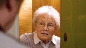 90-Jährige in Wohnung überfallen