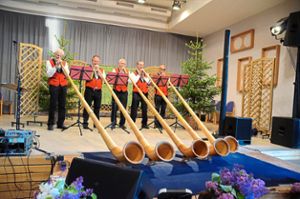 Die Alphorngruppe Kniebis erntete für ihre Darbietungen großen Applaus.  Fotos: Schwark Foto: Schwarzwälder Bote
