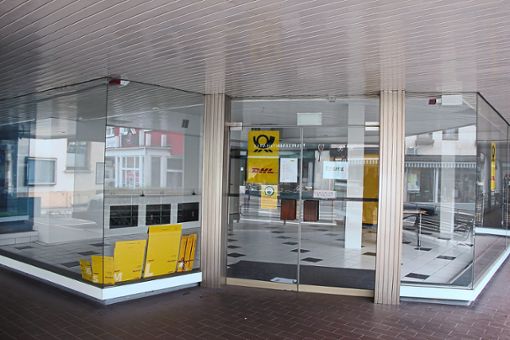 Auch wenn es nicht so aussieht: Seit dem 29. März ist die Postfiliale in der Wilhelmstraße in Bad Liebenzell wieder in Betrieb – drei Stunden pro Tag. Foto: Buck