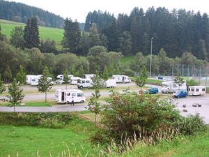 Der Reisemobilstellplatz im Obertal ist seit Montag für die Gäste geöffnet. Foto: Gemeindeverwaltung