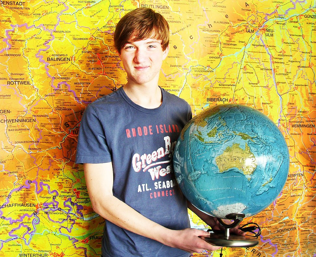 Julius Trinks hat die Welt im Griff – und im Kopf: Der 15-Jährige ist Schulsieger des Gymnasiums Ebingen im Geographie-Wettbewerb. Foto: Schwarzwälder-Bote