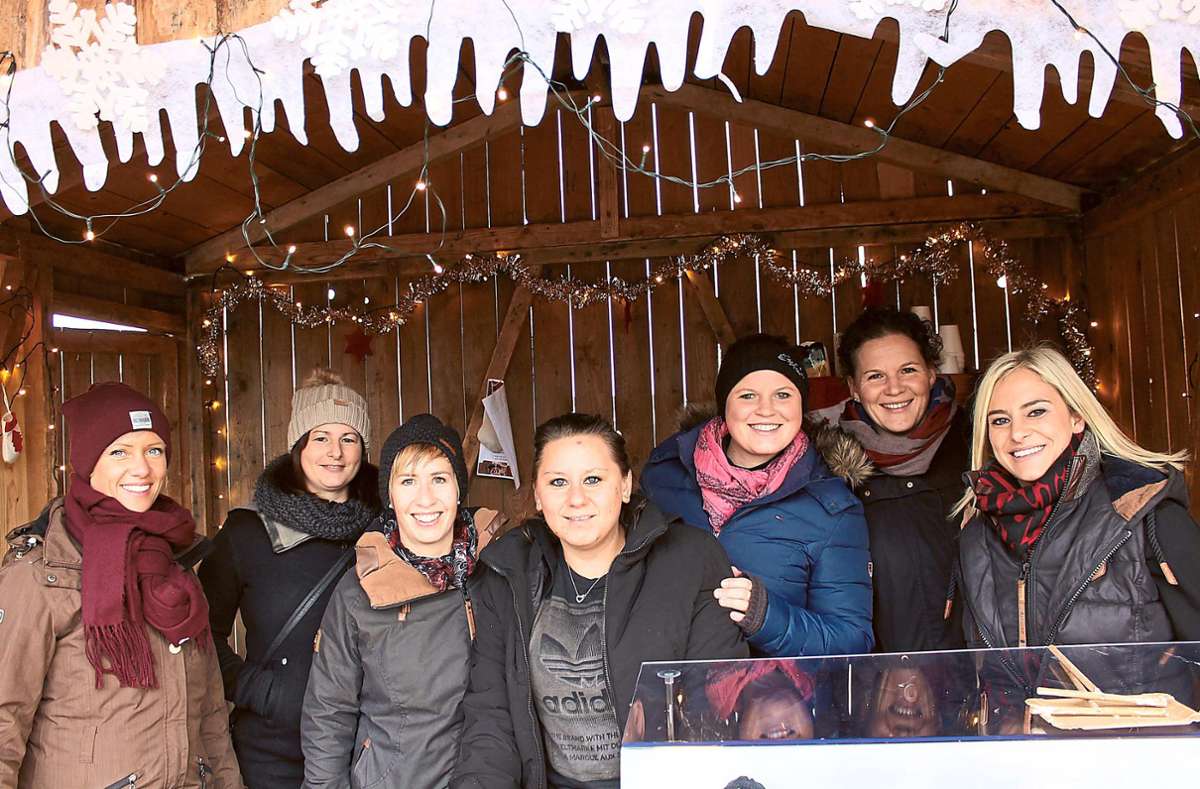 Sie sind mit dabei vor der Stadthalle: Schon 2019 bereicherte die Gruppe Charlys Angels den Blumberger Weihnachtsmarkt. (Archivfoto). Foto: Reiner Baltzer 