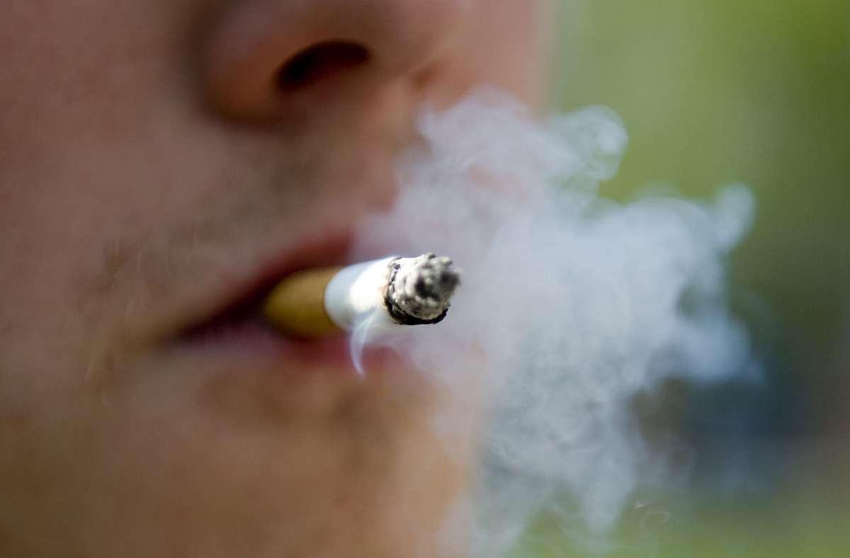 Krebsforscher forderten die Bundesregierung zu starken Maßnahmen gegen Tabakkonsum auf. (Symbolbild) Foto: dpa/Robert Schlesinger