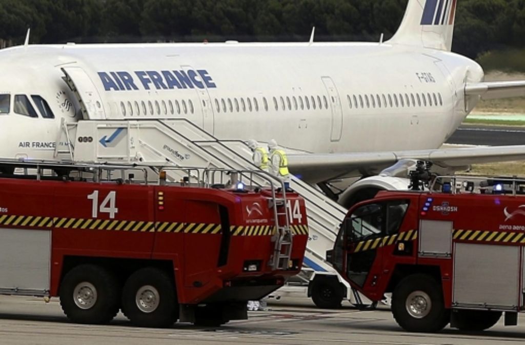 Wegen eines Verdachts auf Ebola wurde die Maschine vom Typ Airbus A321 mit 156 Passagieren an Bord am Donnerstag an eine abgelegene Stelle des Flughafengeländes in Madrid dirigiert. Foto: EFE