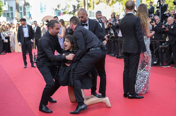 Filmfestival von Cannes: Frau protestiert auf rotem Teppich gegen Vergewaltigungen in Ukraine