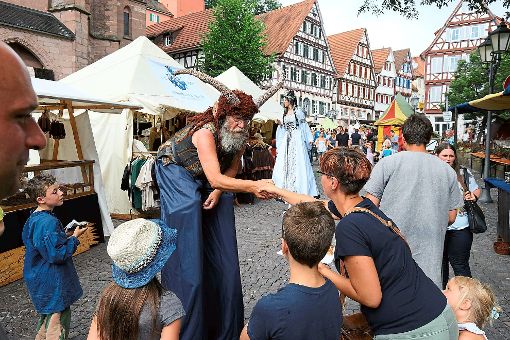 Mittelalter trifft Mythen: Der historische Markt versetzte Besucher in die Vergangenheit.  Foto: Fritsch